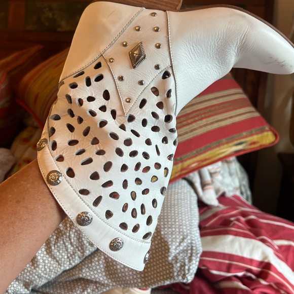 Vintage The Wild Pair leather booties! Size 5.5 - Picture 10 of 15